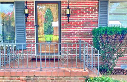 Decatur Home - Chic Comfort Family & Fun - Photo 3