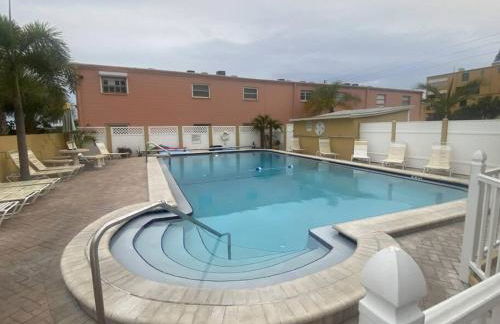 Beachfront Condo On Quiet Treasure Island- 1 Bed - Photo 29