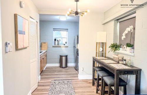 The Moose #12 - Brand New Modern Luxe Loft with Free Parking, King Bed & Fast WiFi - Foto 6