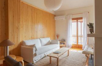 VYTINA LOFTS - Cozy 2-Level Loft Apartments with Fireplace & Mountain Views - Photo 6