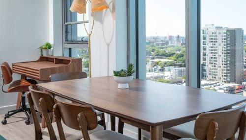 High Rise Retreat w City Skyline Views Shared Gym - Foto 4