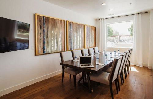 Townhome w Private Hot Tub Air Hockey and more - Foto 35