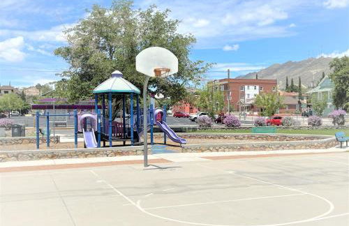 Close to All, Restful Duplex A in Downtown, UTEP, Hospitals - Foto 13