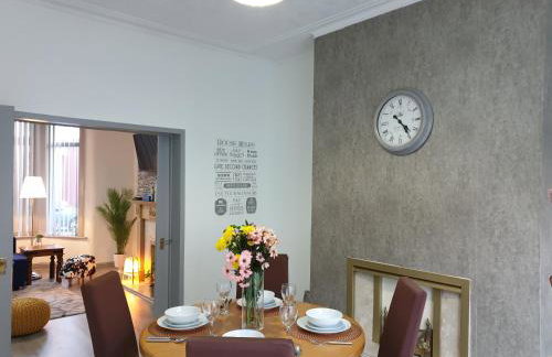 Superb Spacious House For Contractors & Families & Private Parking By Liverpool Short Stay - Foto 16