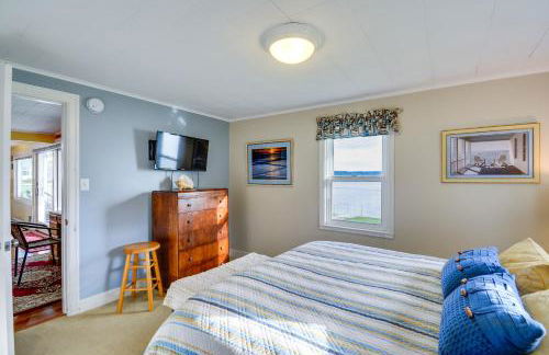 Bayfront Port Hadlock Retreat with Grill and Deck! - Foto 15