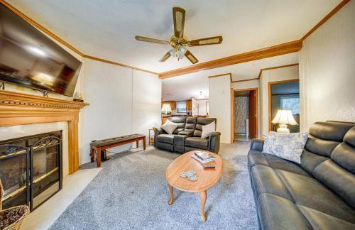 1 Mi to Lake Access Erie Home with Private Backyard - Foto 1