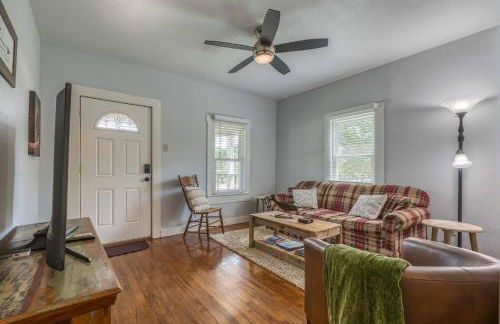 Bandera Bungalow - River, Downtown, Peaceful fenced corner lot! King bed! - Foto 7