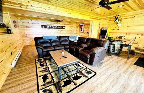 Outstanding Retreat with Dock, Game Space and Lake Views in Wisconsin - Foto 66