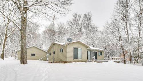 Manistique Lake Retreat with Dock! - Foto 3