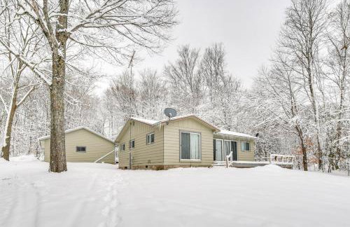 Manistique Lake Retreat with Dock! - Foto 3