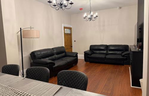 Large Luxury 4 bedroom home with parking - Foto 14