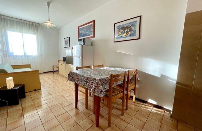 Flat With Excellent Location - Photo 11