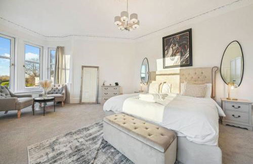 Large Terraced Home with Parking - Foto 17