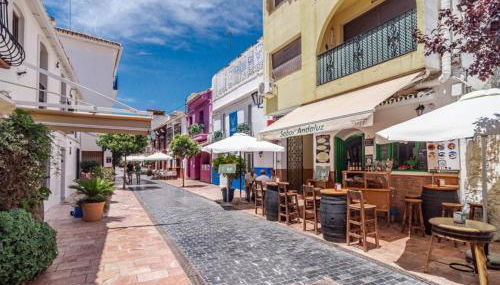 Impressive apartment with 3 bedrooms metres from the beach - Photo 2