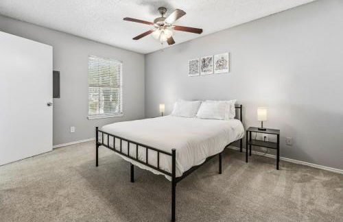 Trendy 2BR Apartment with Pool and Gym Access - Foto 18