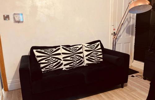 Spacious 5 Bedroom Home in Central Kidderminster with Private Parking and Electric Vehicle Facilities, Easy Access to Birmingham and Nearby Towns - Foto 3