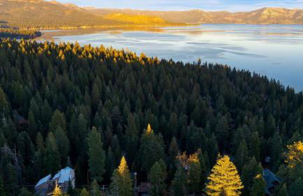 Lake View, Firepit, Game Room Remodeled Lake Tahoe Luxury Cabin by Avantstay - Foto 98