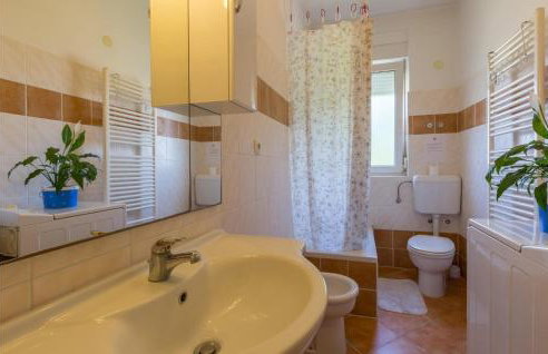 Gorgeous Apartment In Umag With Wifi - Photo 16