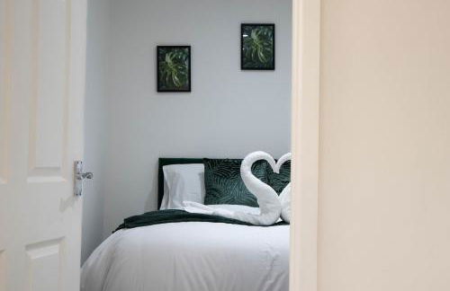 Big 4-Bed House in Haydock Ideal for Work Crews - Foto 25