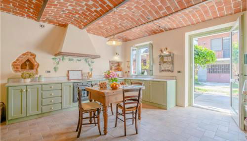 Gorgeous Home In Ferrere With Kitchen - Foto 5