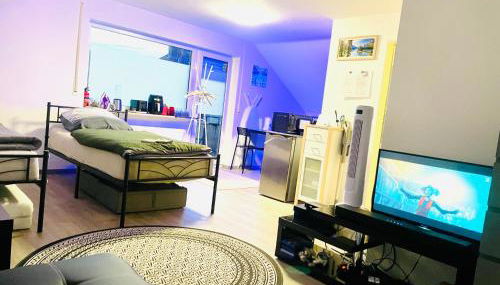 Sky Studio Apartment 1,5 Zimmer für 4 Leute Zentral 35qm S-Bahn Mercedes Benz - Foto 3