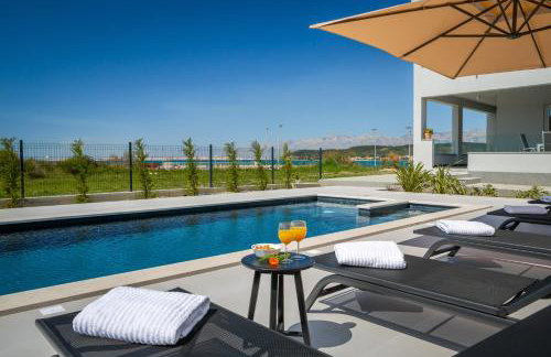 Villa Sunset Bay - amazing view and large heated pool - Foto 51