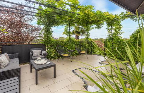 2 Bedroom Cozy Apartment In Porec - Foto 10