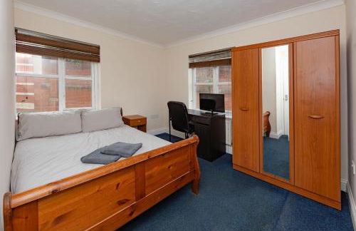 Spacious 3 bed flat in Colchester - Free parking - Foto 1