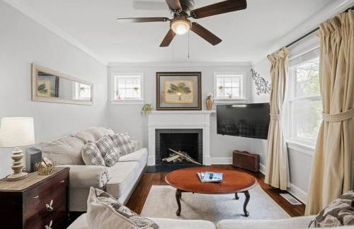 Private House + Yard Central Location to all RVA - Foto 1