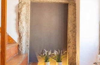 Charming Classic-Rustic Retreat in Historic Lisbon - Photo 23