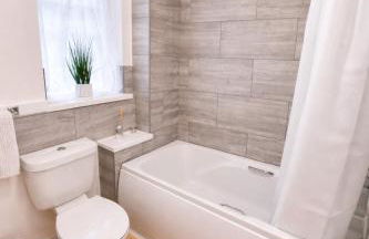 Grantham Stays, 3BR Home, Long Work Stays & Parking - Foto 4