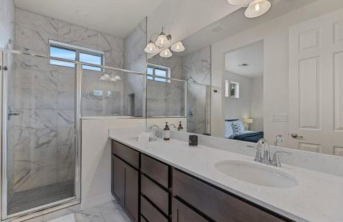 Flagstaff 3BR Cozy Retreat w Fireplace & BBQ - Foto 18