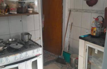 Suíte e cozinha, entrada compartilhada - Foto 10