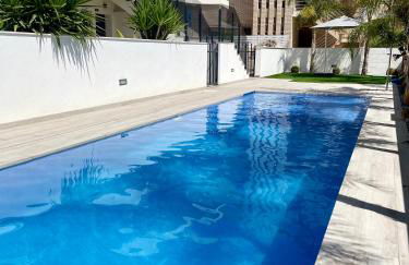 Air-conditioned Elisa Apartment with spacious sunroof lounge and swimming pool - Foto 6