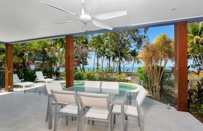 Reeflections Beachfront Holiday House - Photo 9