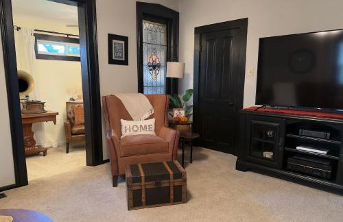 Luxurious 1875 centrally located Canton Akron home, expansive primary & sunset view - Foto 13