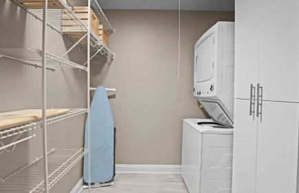 Sleeps 22, Lakefront w/ Private Dock & Pool, 2 Houses Lake Living by Avantstay - Foto 140