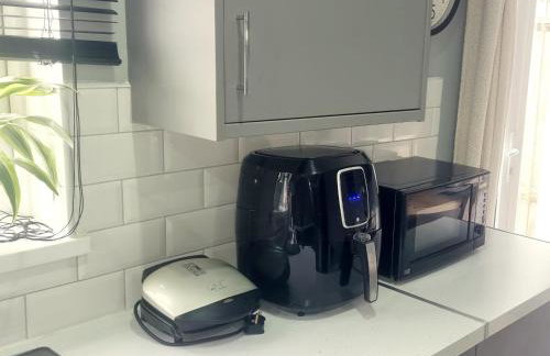 Stunning Lux 3 Bedroom home Priv Parking in Birmingham - Photo 9