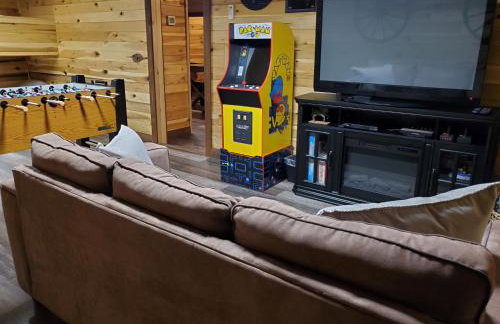 Luxury Cabin w/ Game Room & Hot Tub at Cave Run Lake - Foto 27