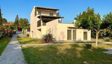 Seaside Villa with Private Football Pitch - Foto 2