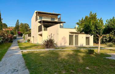 Seaside Villa with Private Football Pitch - Foto 2