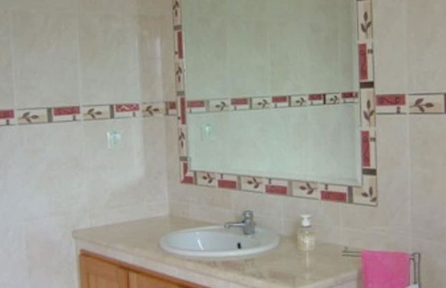 Recent Villa, Located in a Quiet Residential Area, 2km From the Center - Foto 11