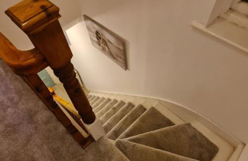 L & J ESCAPES- 4 BEDROOMs SUITABLE FOR CONTRACTORS AND FAMILIES- LARGE PRIVATE PARKING-10 MINUTES TO M6 JUNCTION 9 - Foto 10