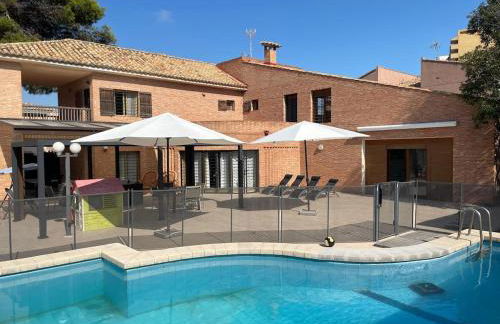 Villa con barbacoa para familias - Foto 1