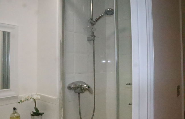 Skyline Haven Modern 2BR w/ Free Parking & 4kTV - Photo 69