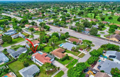 5 BR Mansion with Pool and non-heated Jacuzzi Games in Boynton Beach - Photo 38