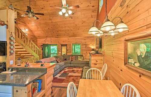 Rustic Andrews Cabin Rental with Deck and Fire Pit! - Foto 9