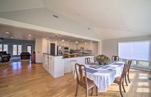 Grand Tulsa Getaway with Private Pond, Dock and Deck - Foto 7