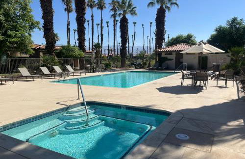 Relax in Palm Valley Comfort - Foto 19