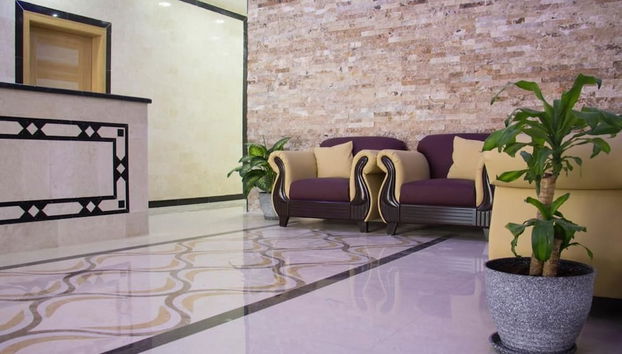 Coin salon dans le hall